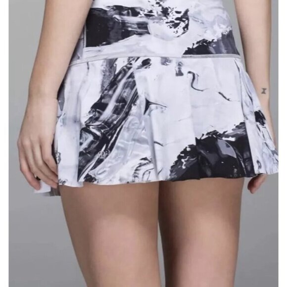 NWOT Lululemon Hit Your Stride Skort Size 10 Biggie Pigment Wave White Black - Picture 2 of 8